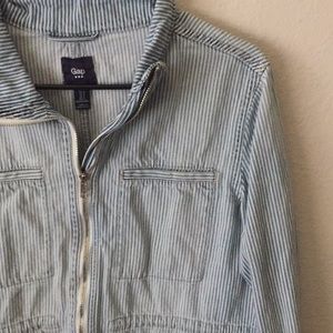 🌴women’s gap jacket (PRICE IS NOT DROPPING)